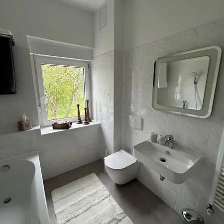 Stadtrandtraum Flughafen Porsche Messe Leipzig * シュクロイディッツ