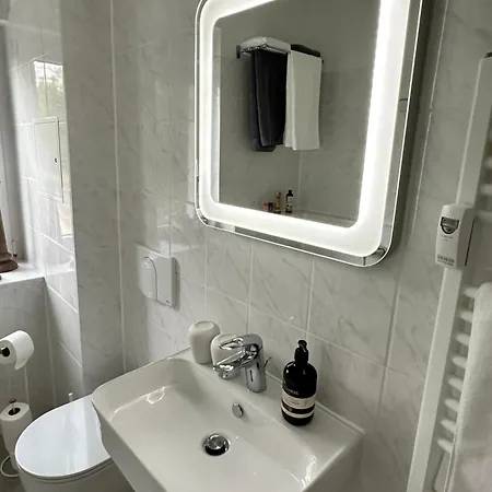 Stadtrandtraum Flughafen Porsche Messe Leipzig アパート