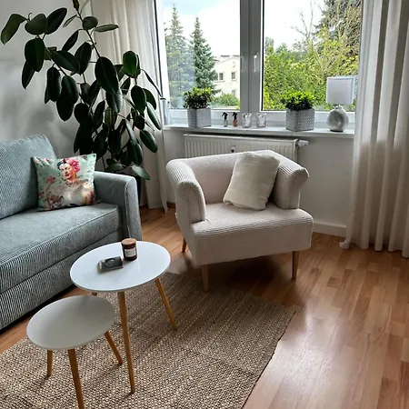 Stadtrandtraum Flughafen Porsche Messe Leipzig * シュクロイディッツ