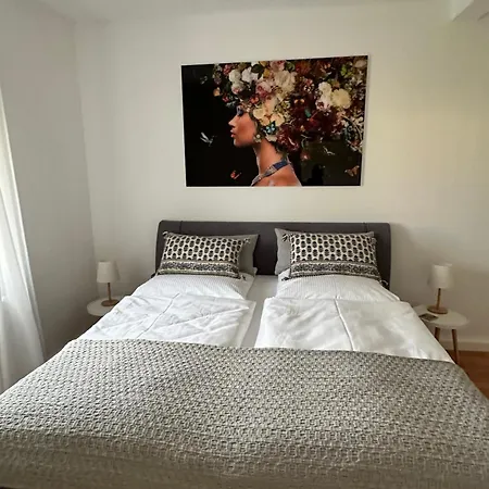 Stadtrandtraum Flughafen Porsche Messe Leipzig シュクロイディッツ