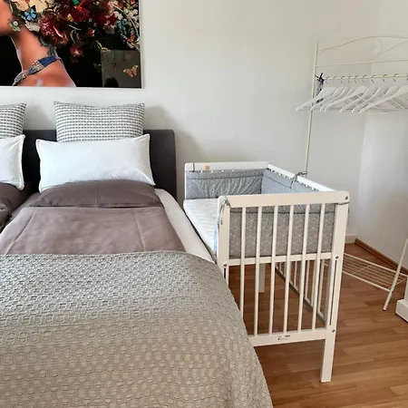 Stadtrandtraum Flughafen Porsche Messe Leipzig * シュクロイディッツ